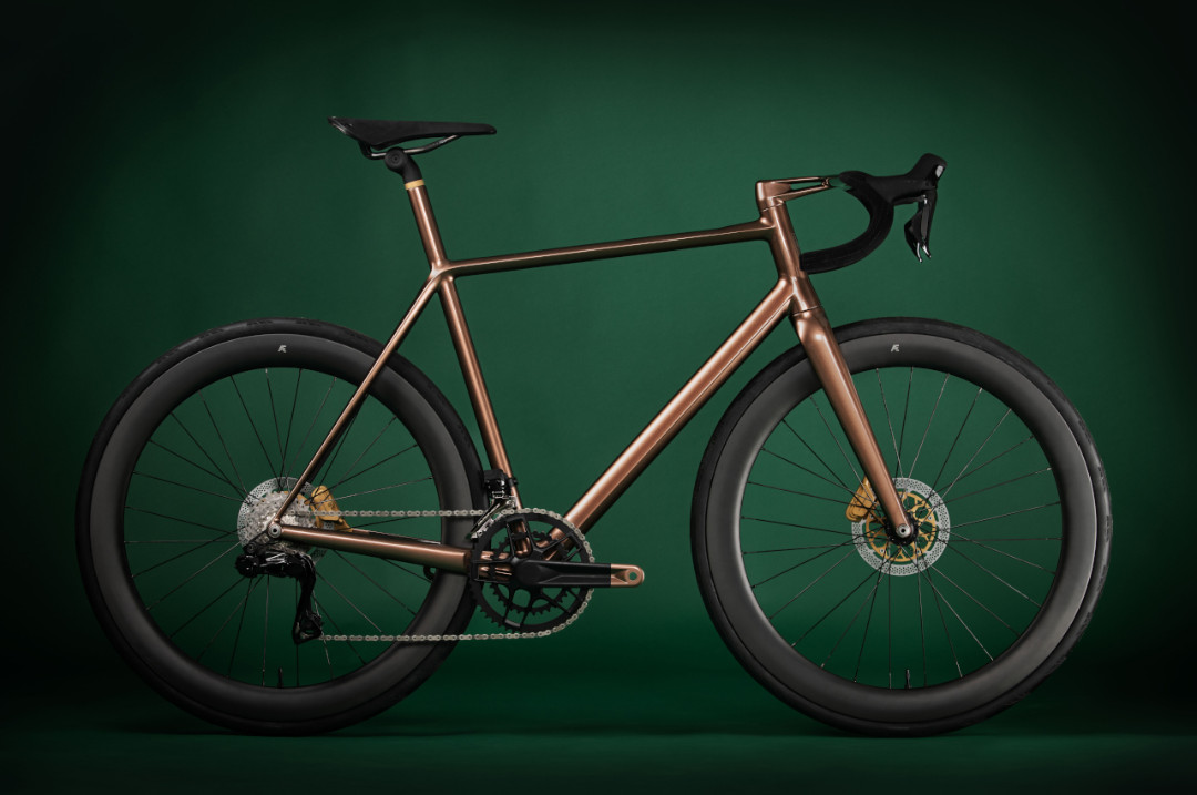 阿斯顿·马丁推出3D打印自行车，无螺丝设计 (2).jpeg