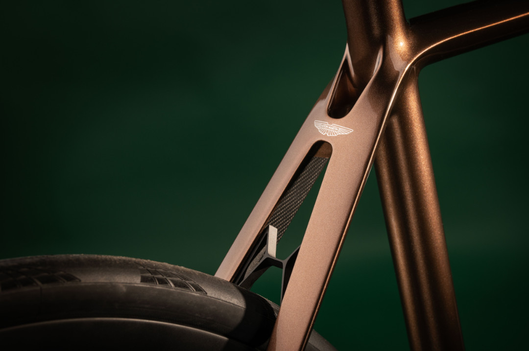 阿斯顿·马丁推出3D打印自行车，无螺丝设计 (1).jpeg